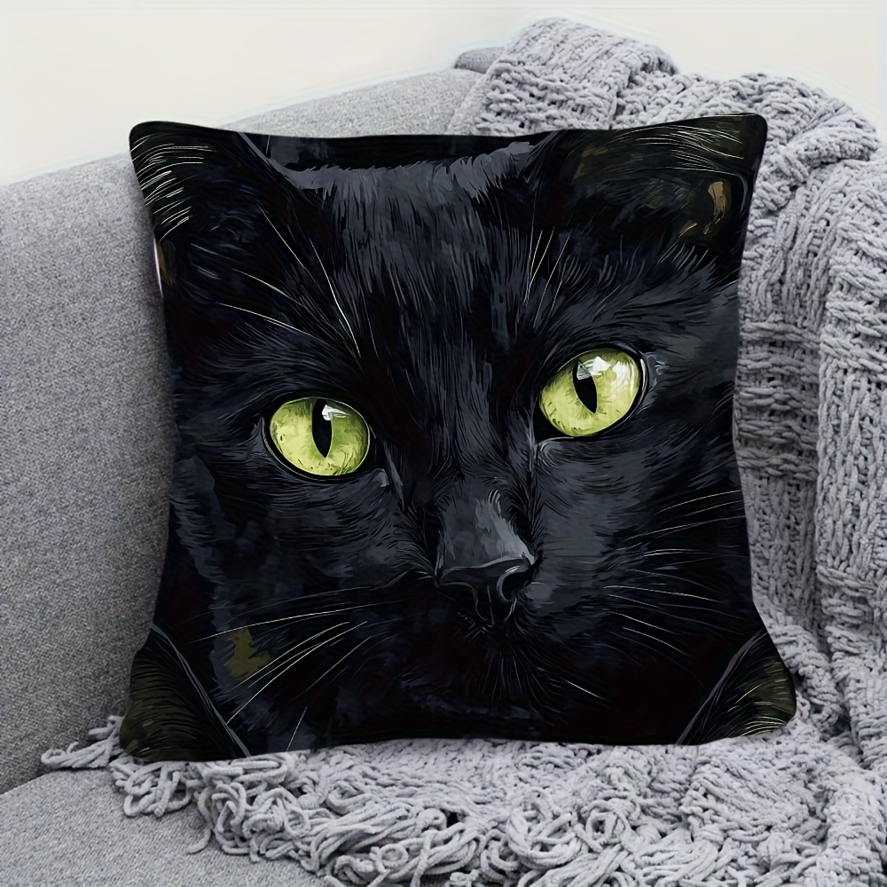 Pillow Insert 18X18 - 18x18インチの超ソフトショートプラッシュ枕カバー1枚 - 緑の目を持つ黒猫の片面プリント、ジッパー開閉、洗濯機で洗えます、現代的なスタイルの装飾クッションカバー（中綿は含まれていません）ソファや寝室の装飾に最適です。